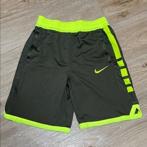 Nike Dri-Fit  basketball Shorts L